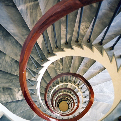 Escada espiral infinita